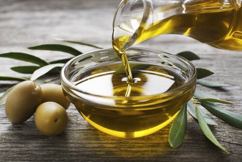 Réduisez les varices avec ce traitement à base d’huile d’olive et de
