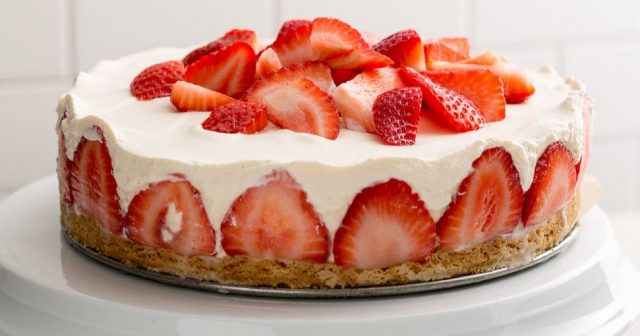 recette-de-gateau-au-fromage-et-a-la-confiture-de-fraise-NewsMAG