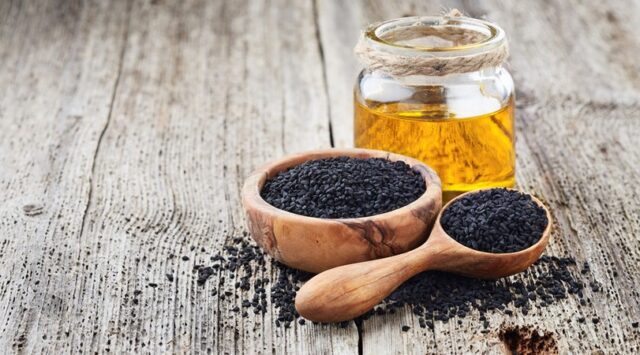 les-atouts-de-lhuile-de-nigelle-pour-vos-cheveux Les atouts de l'huile de nigelle pour vos cheveux