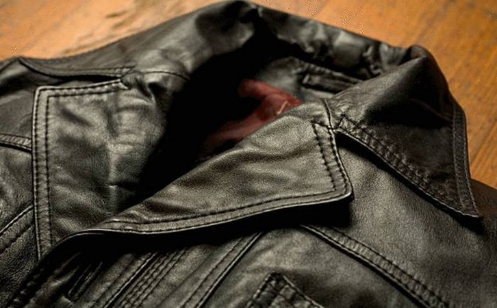 Voici comment enlever les taches du cuir sans l’abîmer