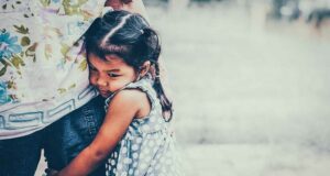 Conseils pratiques pour aider votre enfant à surmonter sa timidité Conseils pratiques pour aider votre enfant à surmonter sa timidité