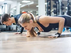 4 exercices simples qui tonifient le corps en entier : jambes, fesses, ventre et bras