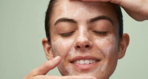 Les traitements de l’acné en été et l’effet du soleil sur l’apparition des boutons Les traitements de l'acné en été et l'effet du soleil sur l'apparition des boutons